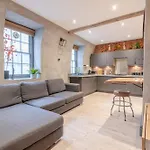 Newly-Refurbished Loft-Style Flat Farringdon!