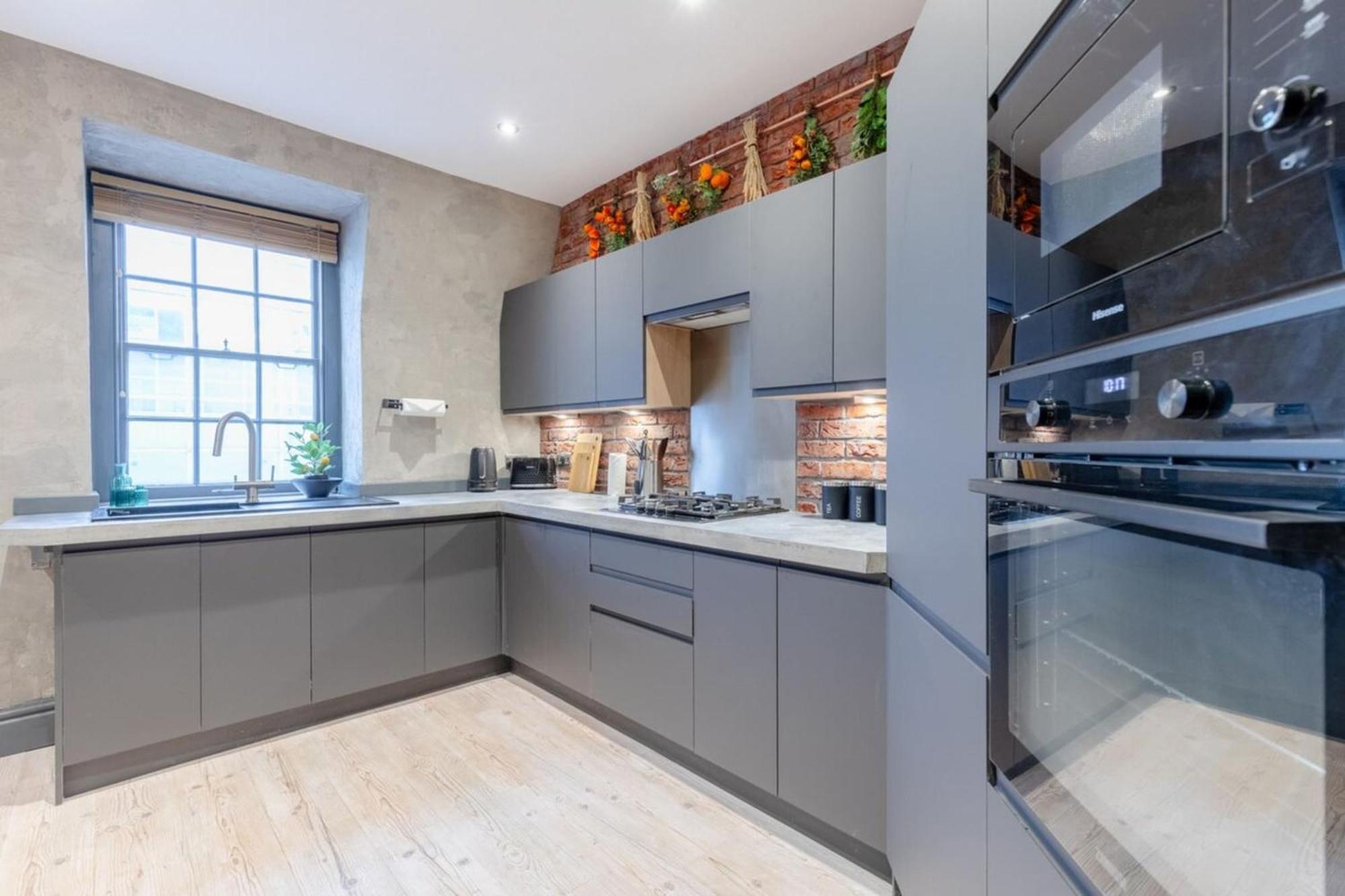 Newly-refurbished Loft-style Flat Farringdon! London