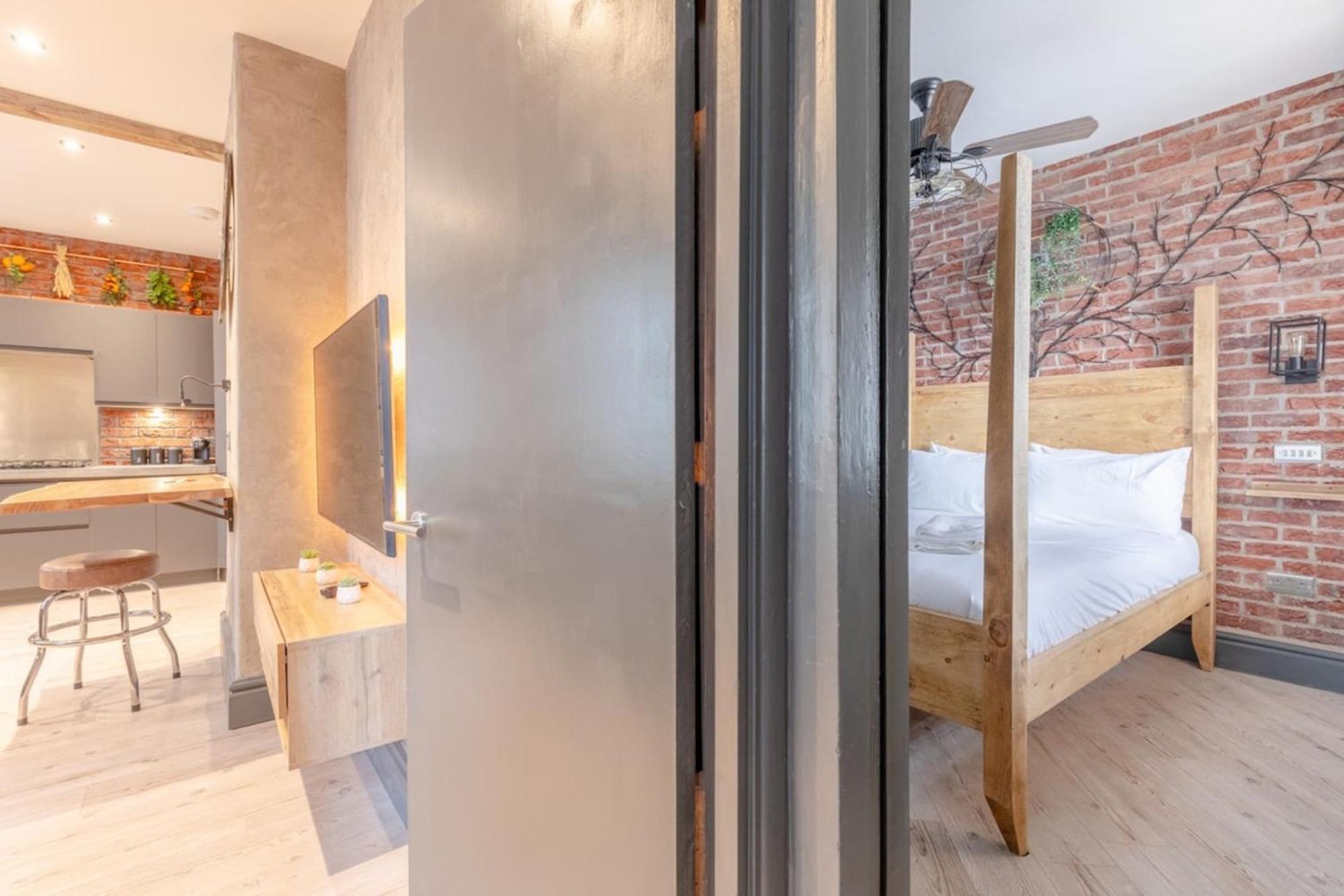 Newly-refurbished Loft-style Flat Farringdon! *