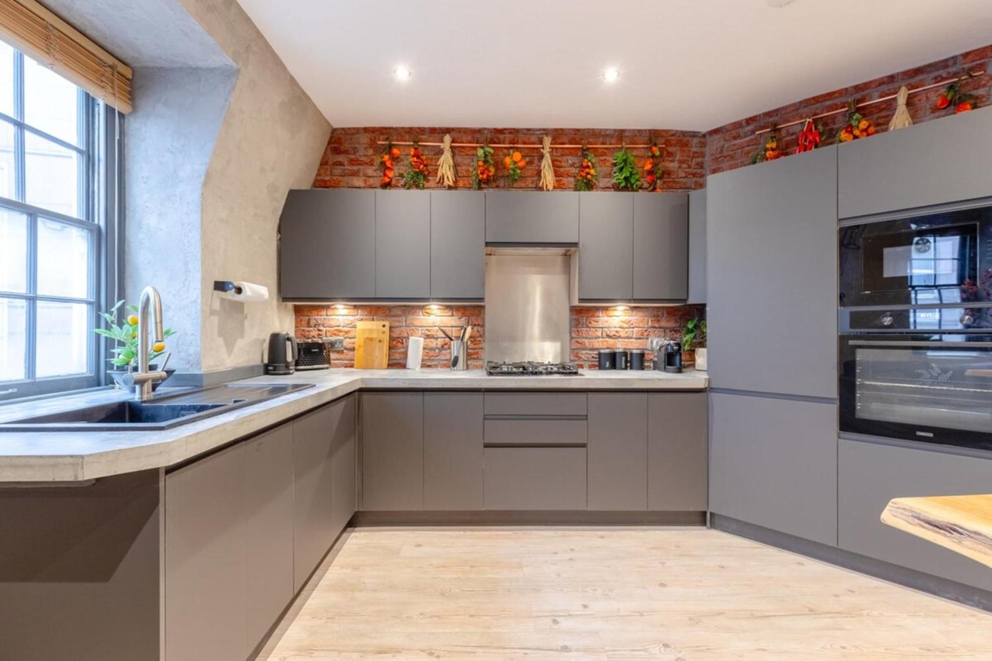 Newly-refurbished Loft-style Flat Farringdon! Apartment