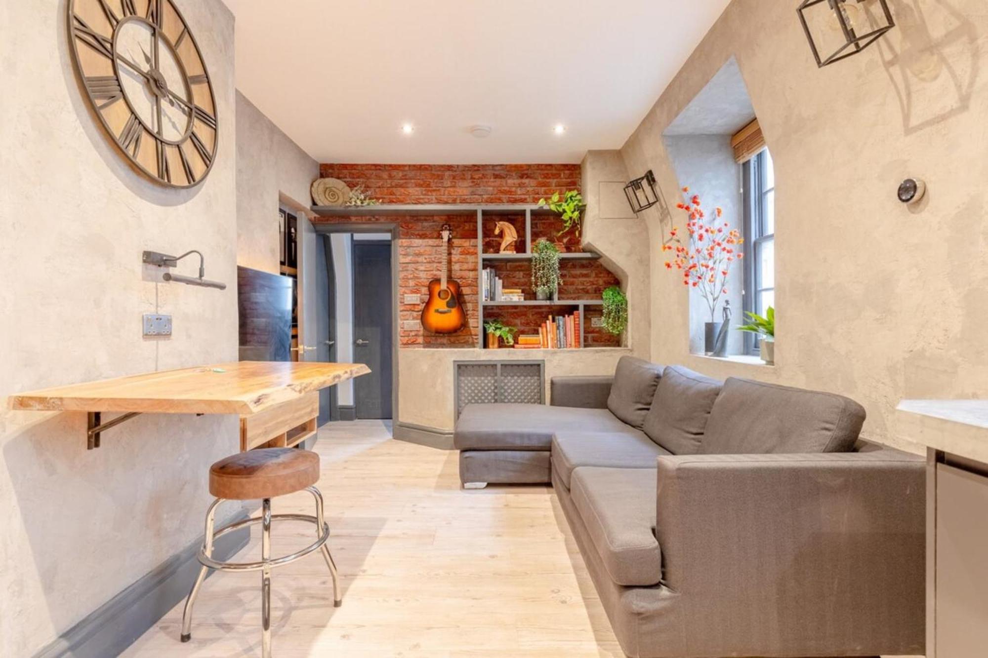 Newly-refurbished Loft-style Flat Farringdon! * London
