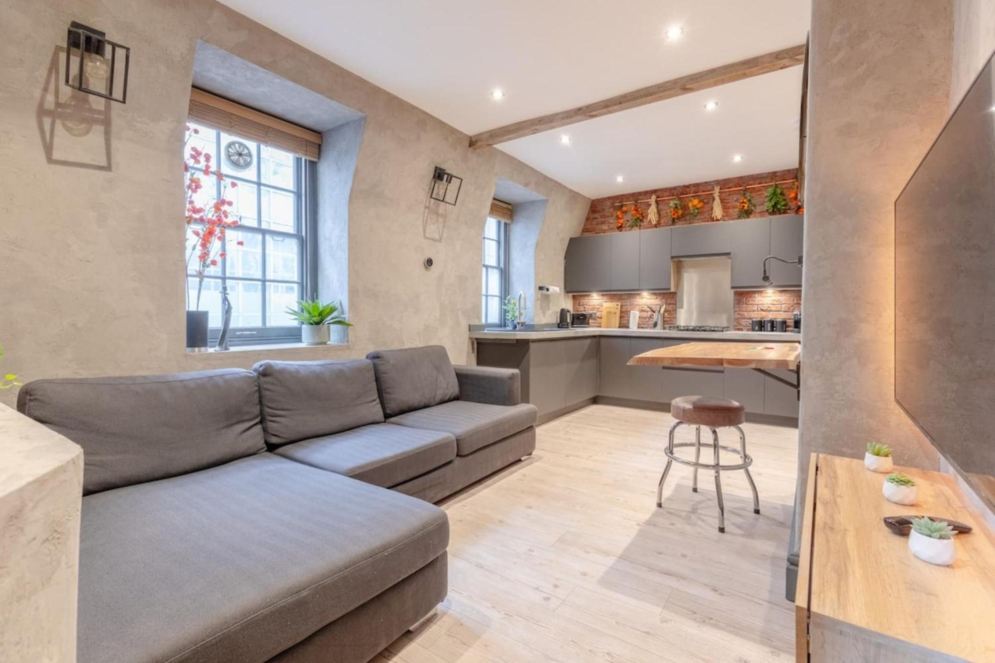 Newly-refurbished Loft-style Flat Farringdon! Apartment London