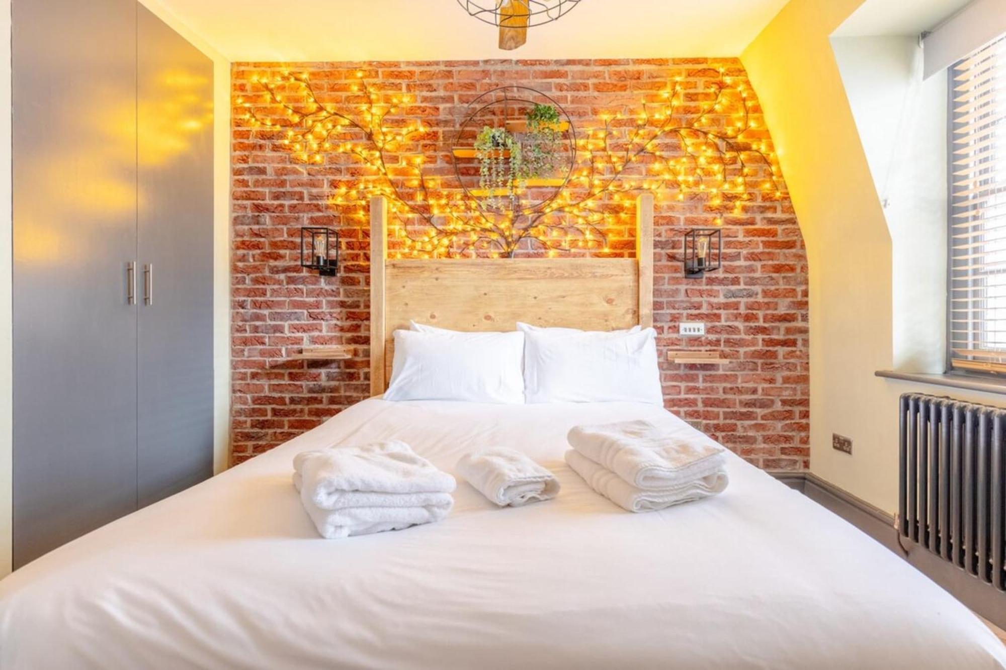 Newly-refurbished Loft-style Flat Farringdon! Apartment London
